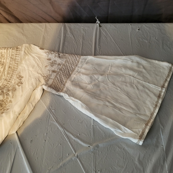 Chelsea & Theodore White Embroidered 3/4 Sleeve Tunic , Size Medium - Picture 5 of 7